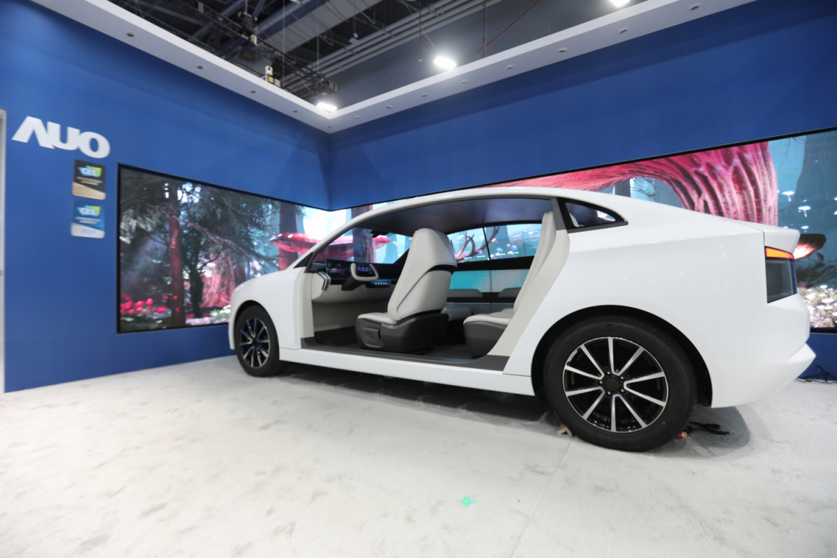 友達發表全新Smart Cockpit 2024，大秀顯示應用成果、及釋放Micro LED終極顯示技術量能的全新智慧座艙，以營造突破性、沉浸式的視覺體驗，重新定義智慧座艙，滿足駕乘人員的全方位感受。