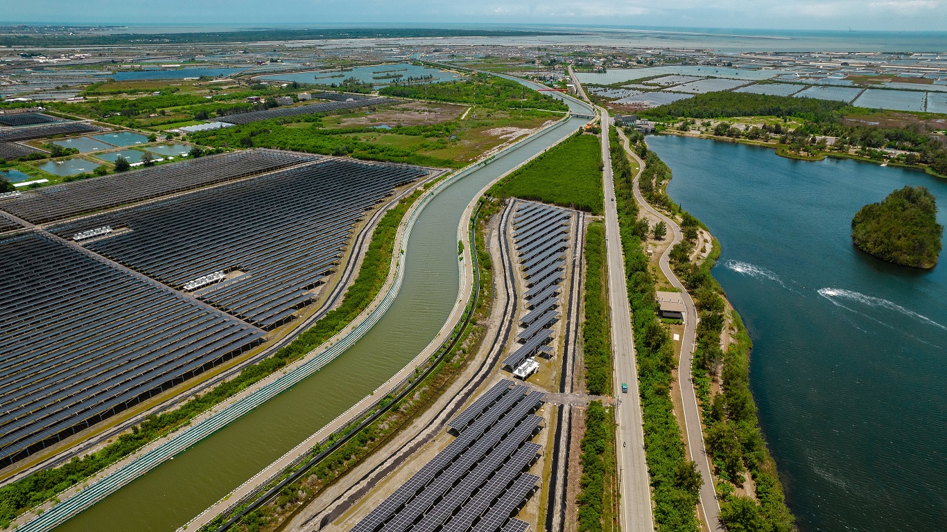 友達能源事業提供智慧能源管理、太陽能監控管理、全方位電廠建置及運維解決方案，並擁有管理超過6000案場的經驗