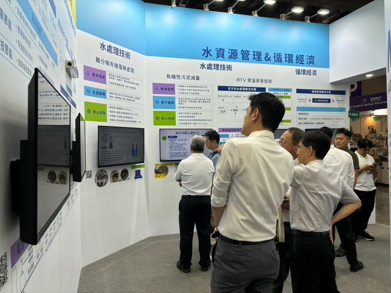 友達以深厚的智慧製造經驗發展永續戰略，積極延伸價值鏈，轉化成可供外界使用的綠色智慧服務，進軍SEMICON Taiwan 2024，提供半導體產業鏈打造AI世代的永續即戰力。