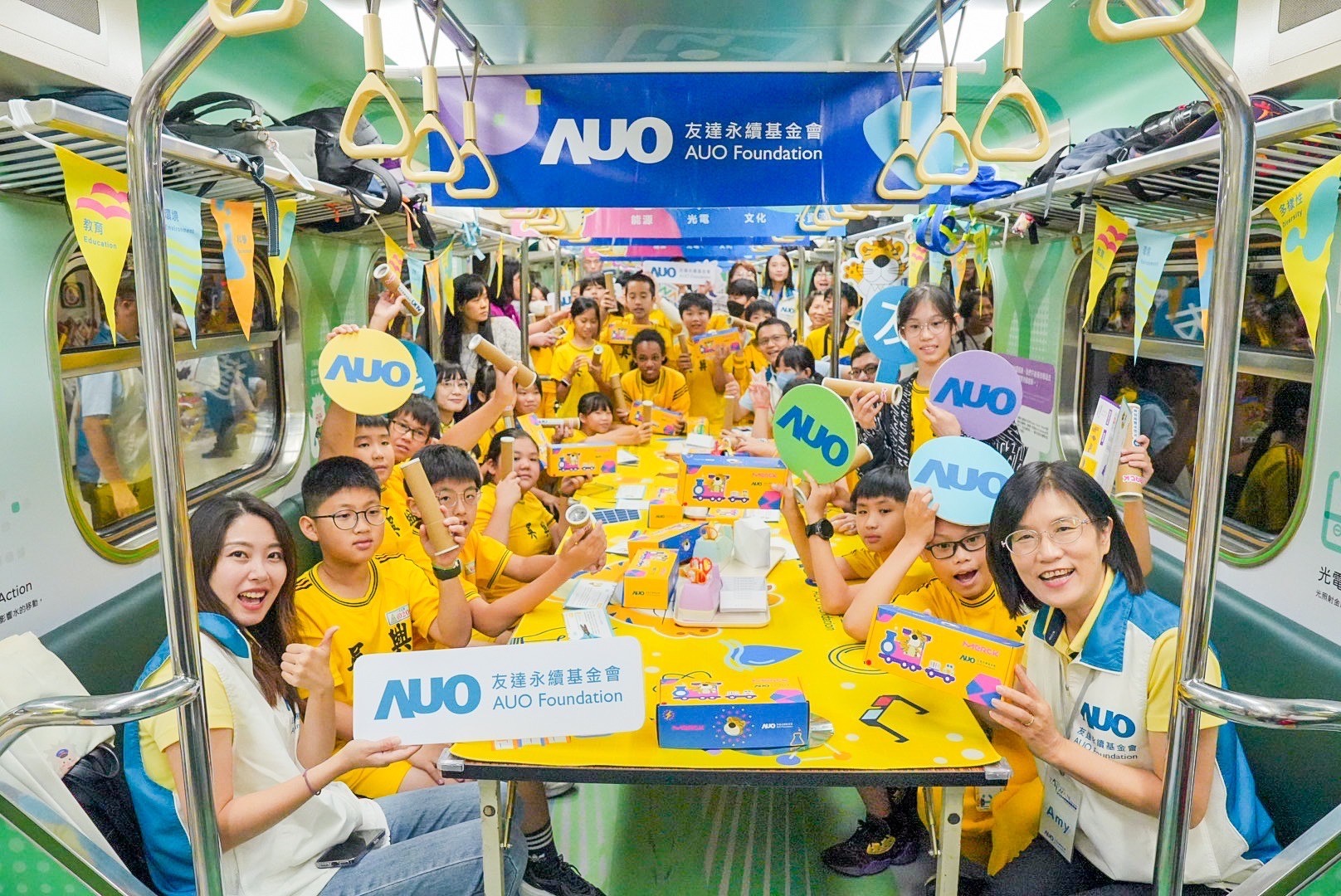 友達永續基金會響應國科會推動的「臺灣科普環島列車」正式啟航，透過「生活中的科學」車廂課程設計，展開為期6天巡迴全臺17個縣市、停靠32站的移動式科普之旅