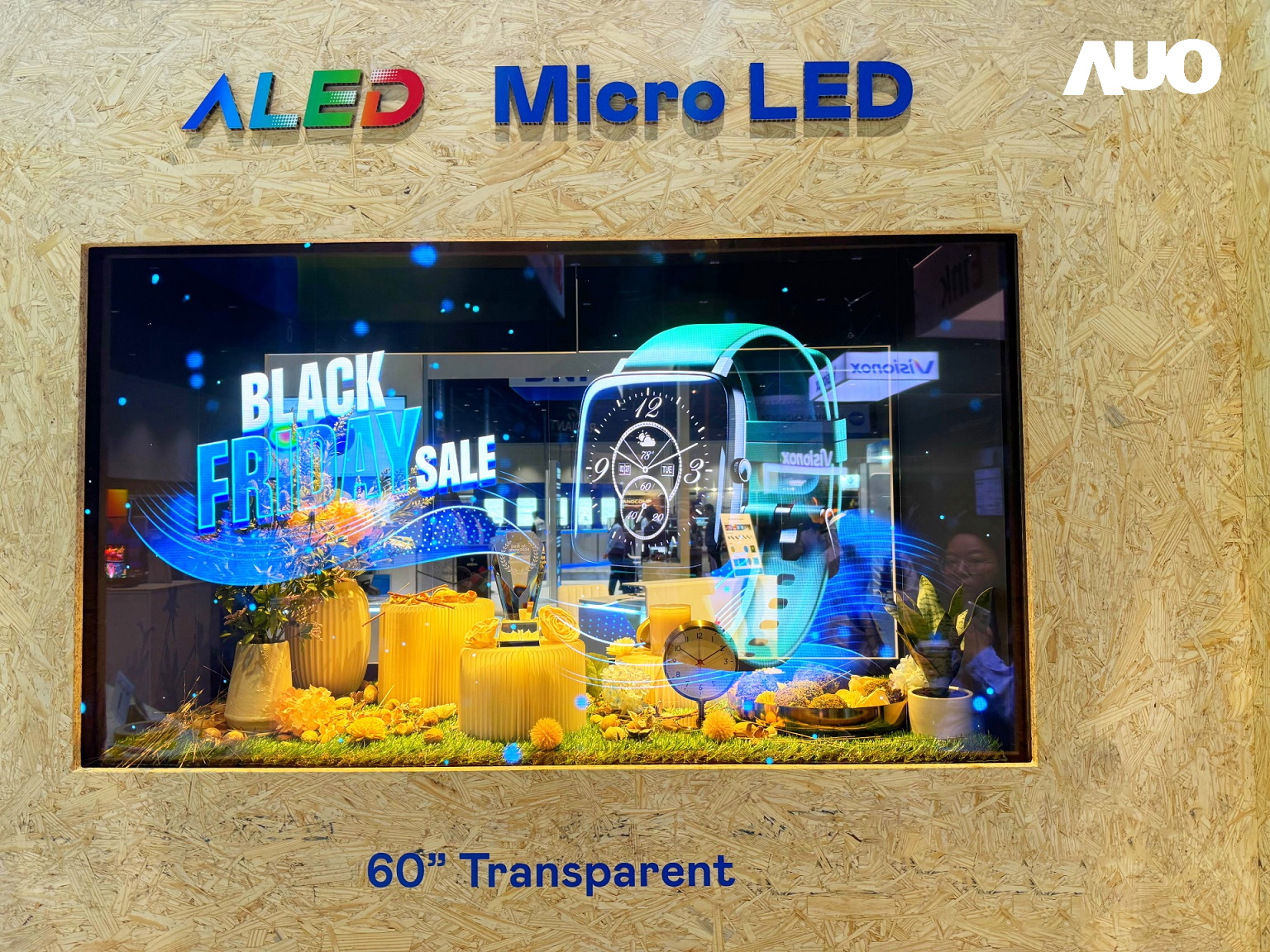 友達領先業界打造「60吋高透明度Micro LED顯示器」，具高穿透率、低繞射、高亮度、無縫拼接等優勢，展現如家庭玄關窗屏、商品展示櫥窗，或觀光運具的導覽窗屏之應用潛力，獲台灣精品標誌